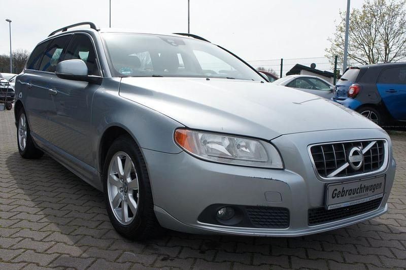 Gebraucht Volvo V70 Kinetic 114 PS (83 kW) 2012 Silber Kombi