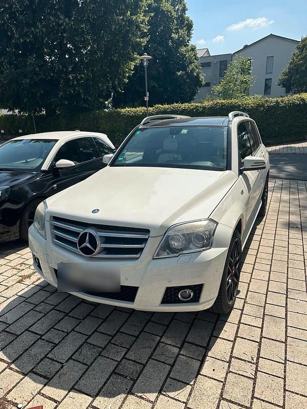 Weiß Gebraucht 2009 Mercedes GLK320 Edition 1 SUV | 10.000 € (Guter Preis) - Bild 1/4