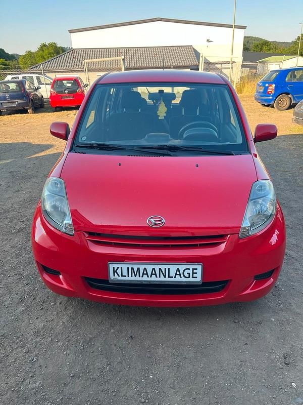 Rot Gebraucht 2011 Daihatsu Sirion Kleinwagen | 4.150 € (Teuer) - Bild 1/4