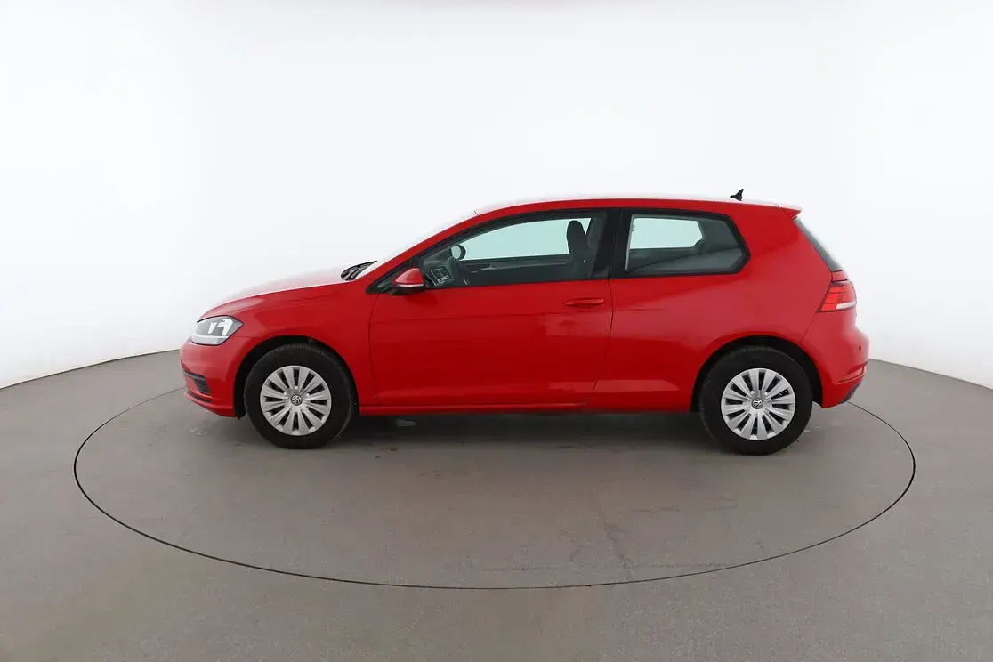 Gebraucht VW Golf VII Trendline 86 PS (63 kW) 2017 Rot Limousine