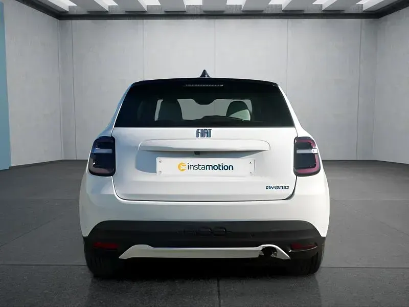 Neu Fiat 600 110 PS (80 kW) 2026 Weiß SUV