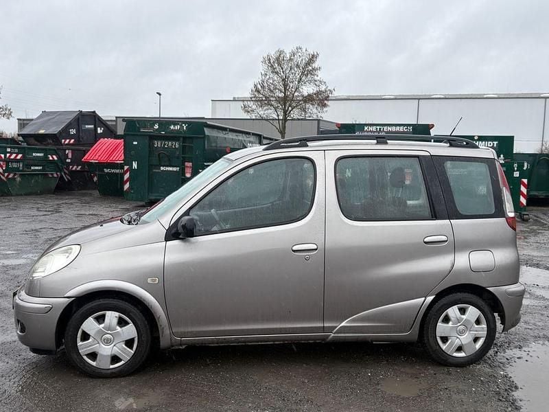 Gebraucht Toyota Yaris Verso Sol 84 PS (61 kW) 2003 Grau Van / Kleinbus