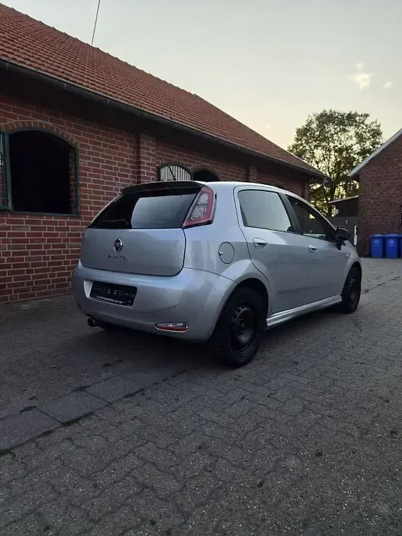 Gebraucht Fiat Punto Pop 69 PS (50 kW) 2013 Silber Kleinwagen
