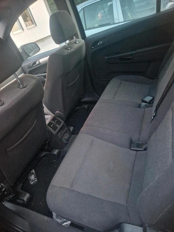 Schwarz Gebraucht 2009 Opel Zafira Van / Kleinbus | 1.800 € (Guter Preis) - Bild 1/4