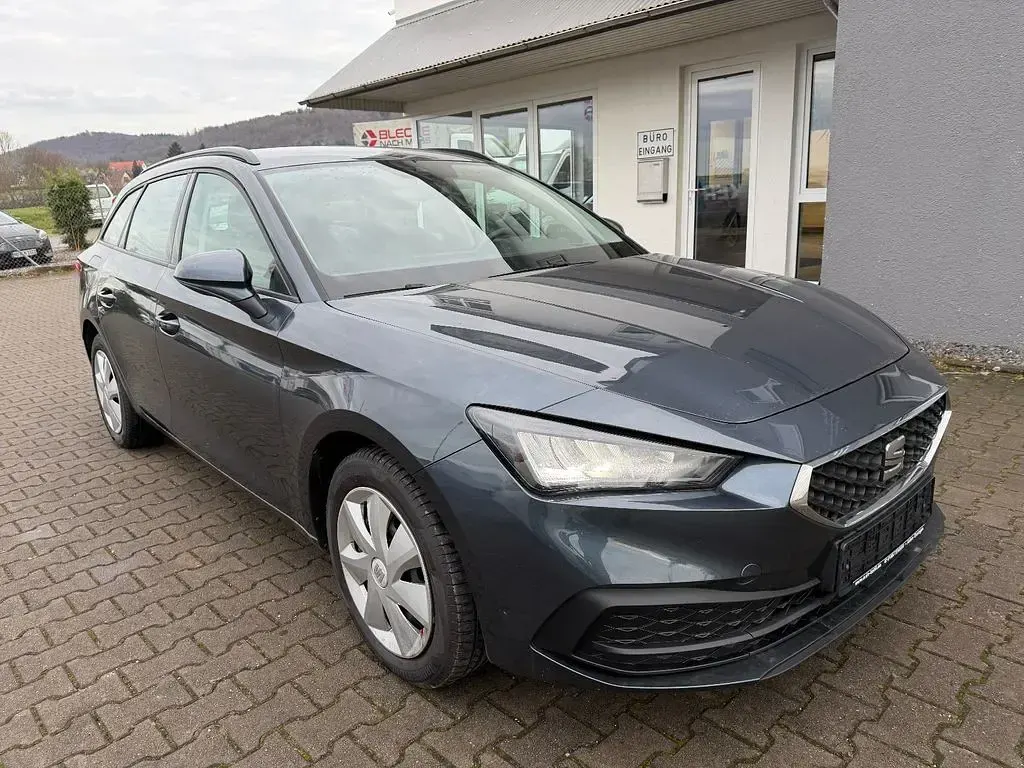 Usado Seat Leon Reference 116 CV (85 kW) 2023 Gris Berlina