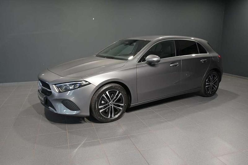 Metalliclack mountaingrau Gebraucht 2025 Mercedes A180 Progressive Limousine | 28.870 € (Guter Preis) - Bild 1/3