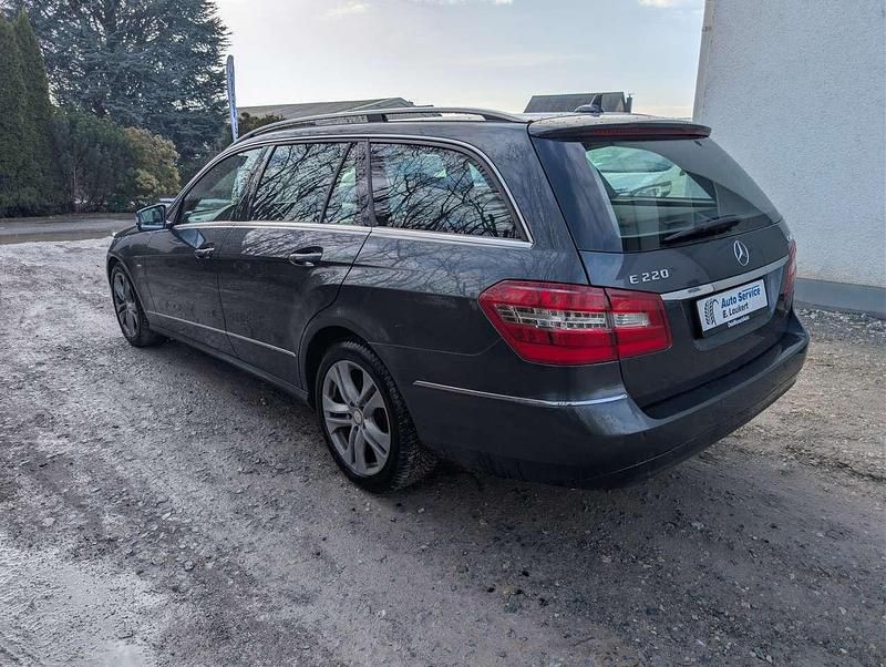 Gebraucht Mercedes E220 Avantgarde 170 PS (125 kW) 2011 Grau Kombi