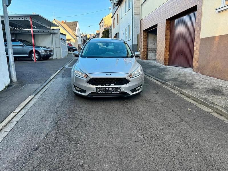 Silber Gebraucht 2015 Ford Focus Kombi | 4.599 € (Etwas zu teuer) - Bild 1/4