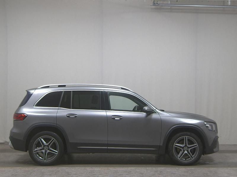 Grau Gebraucht 2021 Mercedes GLB200 AMG line SUV | 21.450 € (Fairer Preis) - Bild 1/4