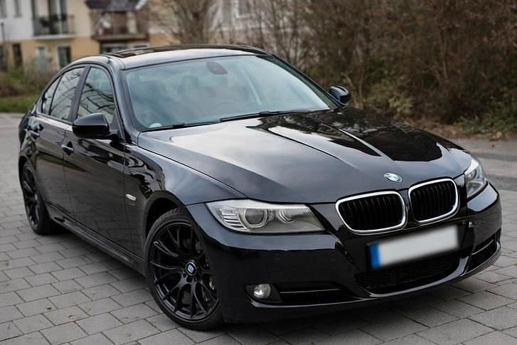 Gebraucht BMW 320 177 PS (130 kW) 2010 Schwarz Limousine