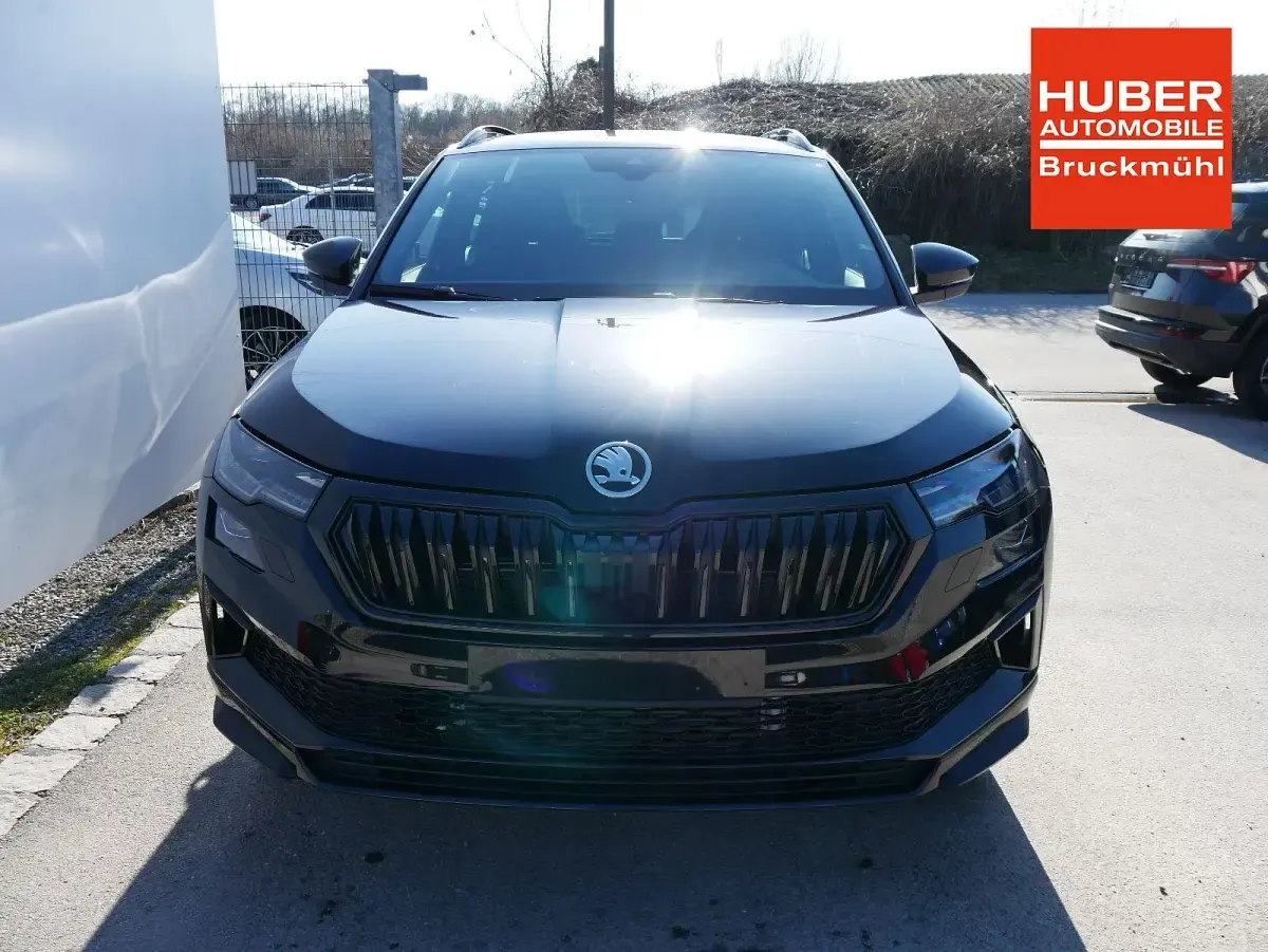 Neu Skoda Karoq SportLine 190 PS (139 kW) 2026 Blackmagic perleffekt SUV