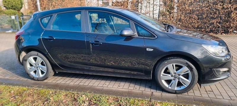 Gebraucht Opel Astra 110 PS (80 kW) 2014 Schwarz Limousine