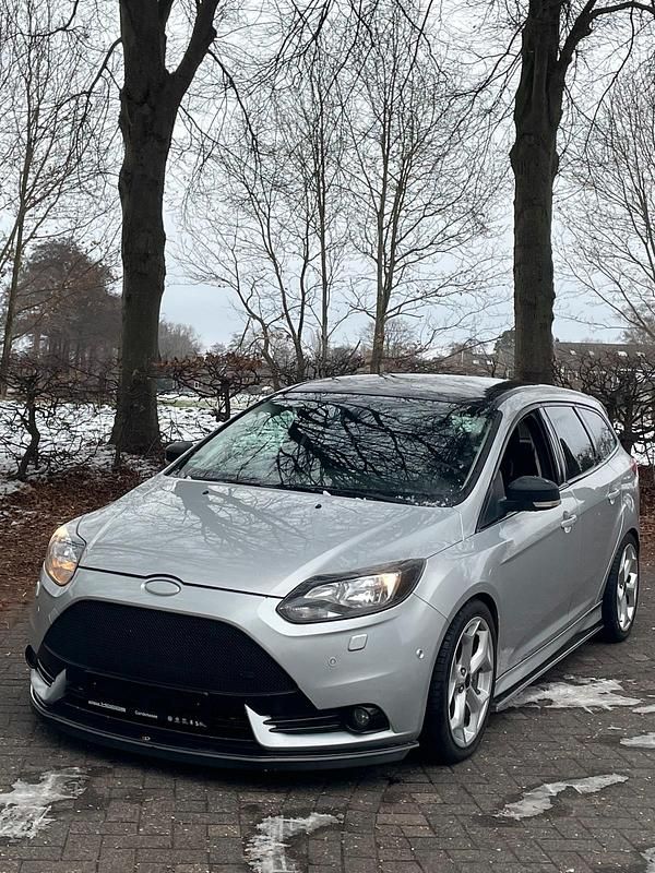 Gebraucht Ford Focus 140 PS (102 kW) 2013 Silber Kombi