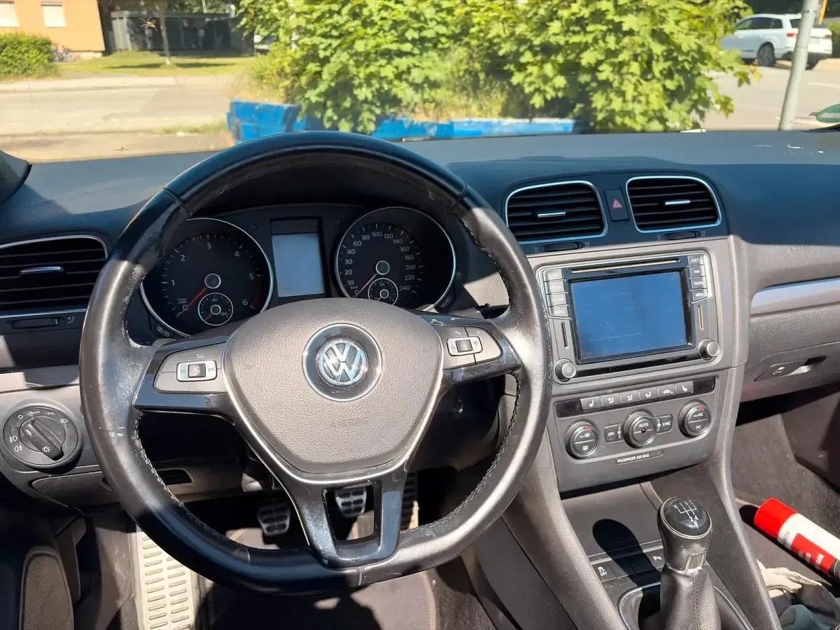 Gebraucht VW Golf Cabriolet Allstar 110 PS (80 kW) 2016 Schwarz Cabrio