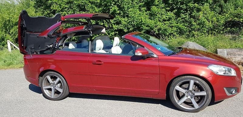 Rot Gebraucht 2013 Volvo C70 Inscription Cabrio | 20.950 € (Etwas zu teuer) - Bild 1/4