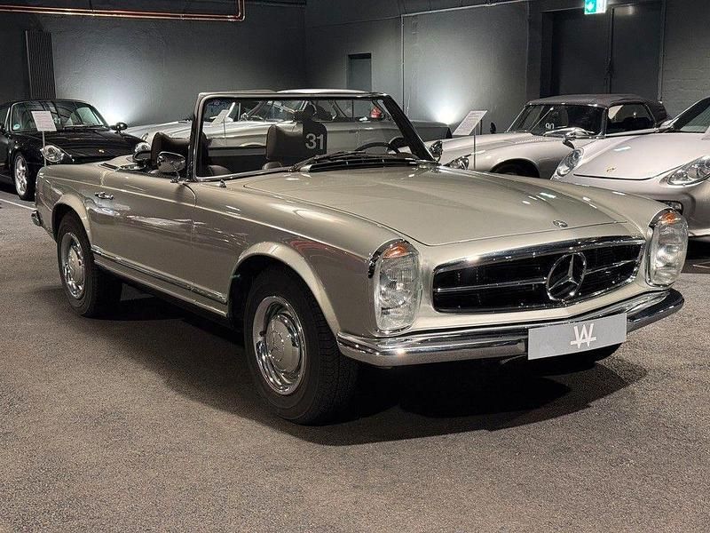 Gebraucht Mercedes 230 150 PS (110 kW) 1966 Silber Cabrio