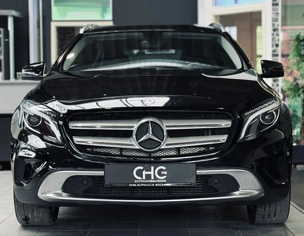 Gebraucht Mercedes GLA200 156 PS (114 kW) 2015 Kosmosschwarz  lack SUV