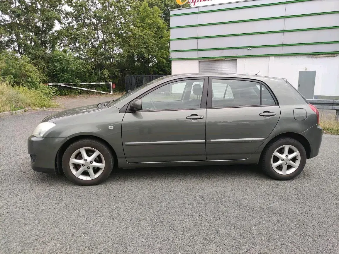Gebraucht Toyota Corolla 110 PS (80 kW) 2005 Grau Limousine
