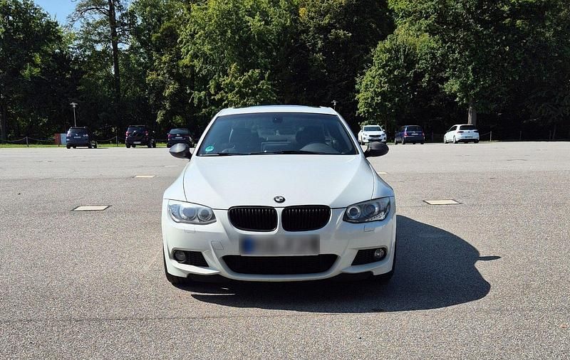 Weiß Gebraucht 2012 BMW 320 Performance Coupé | 9.800 € (Etwas zu teuer) - Bild 1/4