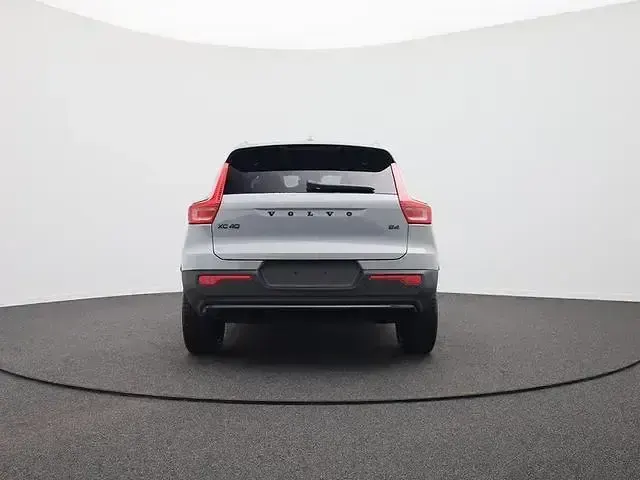 Neu Volvo XC40 Plus 197 PS (144 kW) 2026 Onyx black metallic SUV