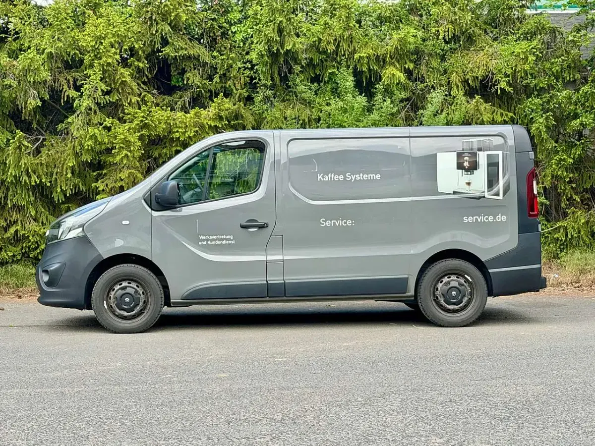 Używany Opel Vivaro S 125 KM (91 kW) 2017 Szary Minivan