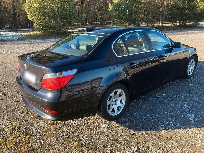 Gebraucht BMW 523 177 PS (130 kW) 2005 Blau Limousine