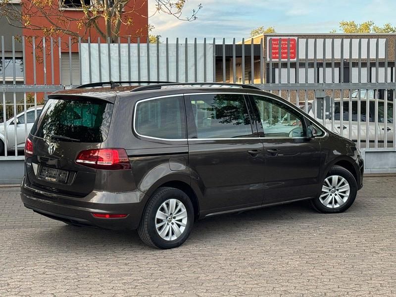 Second-hand VW Sharan 150 CP (110 kW) 2020 Maro Monovolum