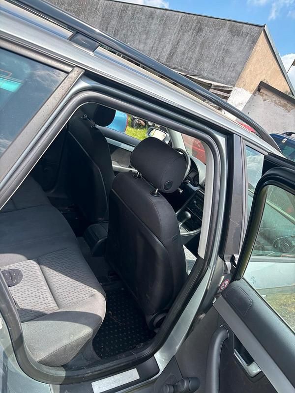 Second-hand Audi A4 130 CP (95 kW) 2005 Argintiu Break