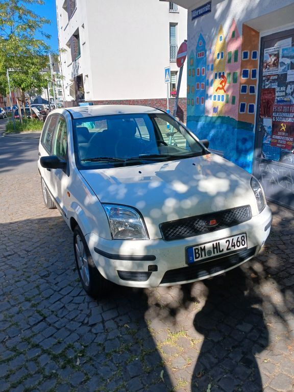 Weiß Gebraucht 2005 Ford Fusion Limousine | 900 € (Etwas zu teuer) - Bild 1/4