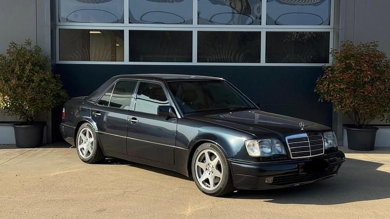 Gebraucht Mercedes E500 320 PS (235 kW) 1994 Schwarz Limousine