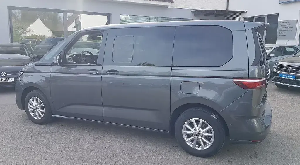 Gebraucht VW Multivan 150 PS (110 kW) 2025 Grau Van / Kleinbus