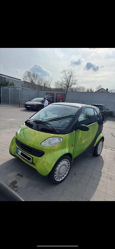 Grün Gebraucht 2001 Smart ForTwo Coupé Kleinwagen | 1.950 € (Teuer) - Bild 1/4