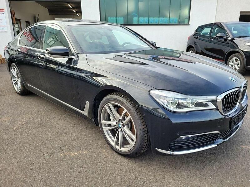 Gebraucht BMW 730 Sport Line 265 PS (194 kW) 2018 Black sapphire metallic Limousine