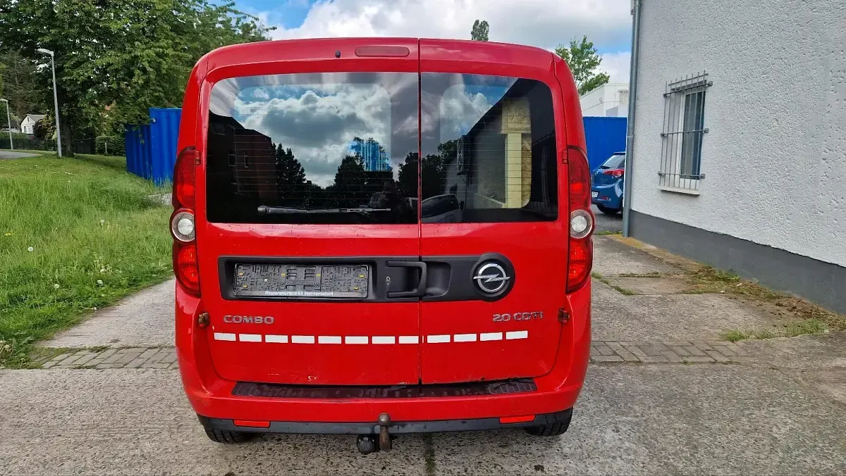 Używany Opel Combo 135 KM (99 kW) 2012 Czerwony Minivan