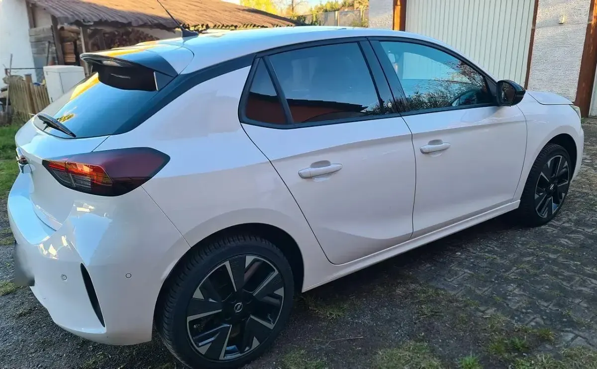 Gebraucht Opel Corsa-e 100 kW (136 PS) 2024 Weiß Kleinwagen