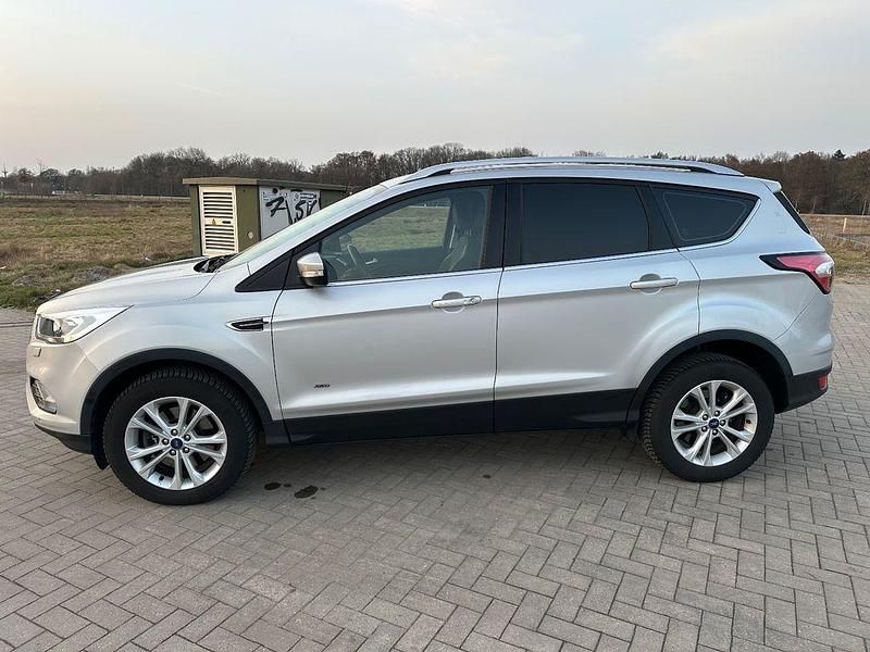 Gebraucht Ford Kuga Titanium 150 PS (110 kW) 2017 Silber SUV