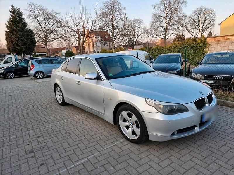 Silber Gebraucht 2004 BMW 525 Limousine | 3.800 € (Fairer Preis) - Bild 1/4