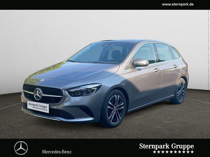 Lack mountaingrau Gebraucht 2023 Mercedes B180 Van / Kleinbus | 29.970 € (Etwas zu teuer) - Bild 1/4