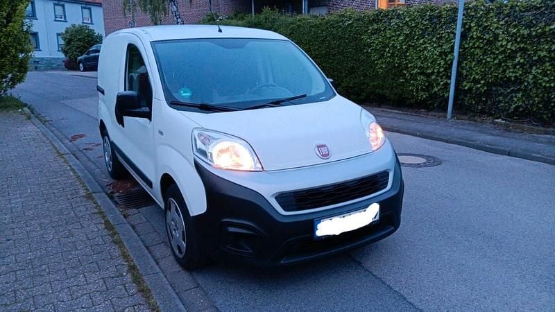 Gebraucht Fiat Fiorino 80 PS (58 kW) 2018 Weiß Van / Kleinbus