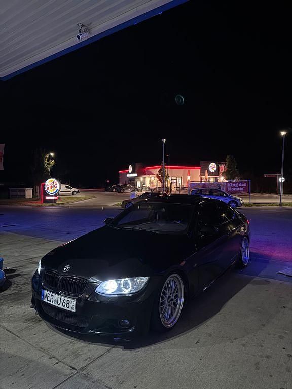 Schwarz Gebraucht 2009 BMW 330 M Sport Coupé | 10.699 € (Fairer Preis) - Bild 1/4