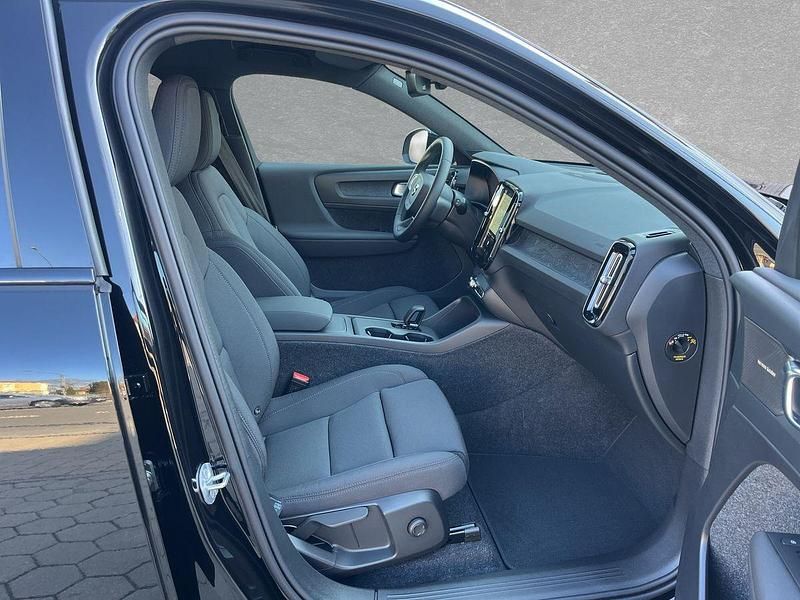 Neu Volvo EX40 Plus 175 kW (238 PS) 2026 Onyx black SUV