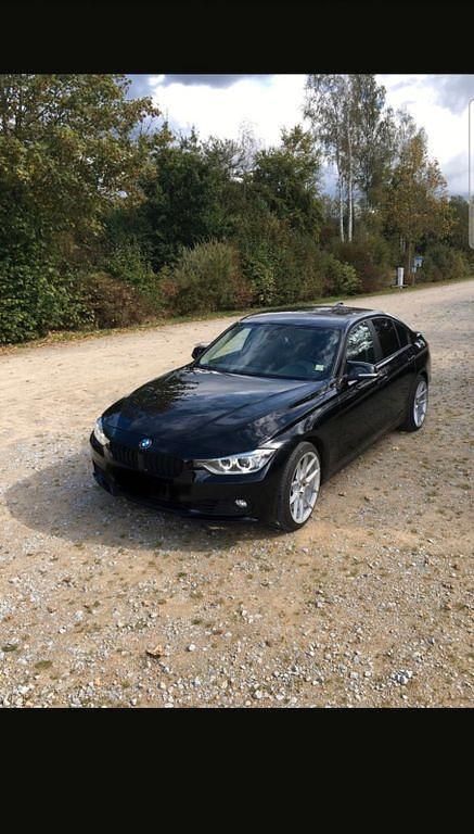 Schwarz Gebraucht 2013 BMW 335 Gran Turismo Sport Line Limousine | 18.500 € - Bild 1/4