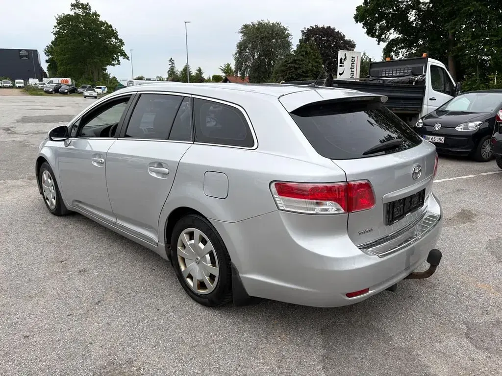 Gebraucht Toyota Avensis 126 PS (92 kW) 2011 Silber Limousine