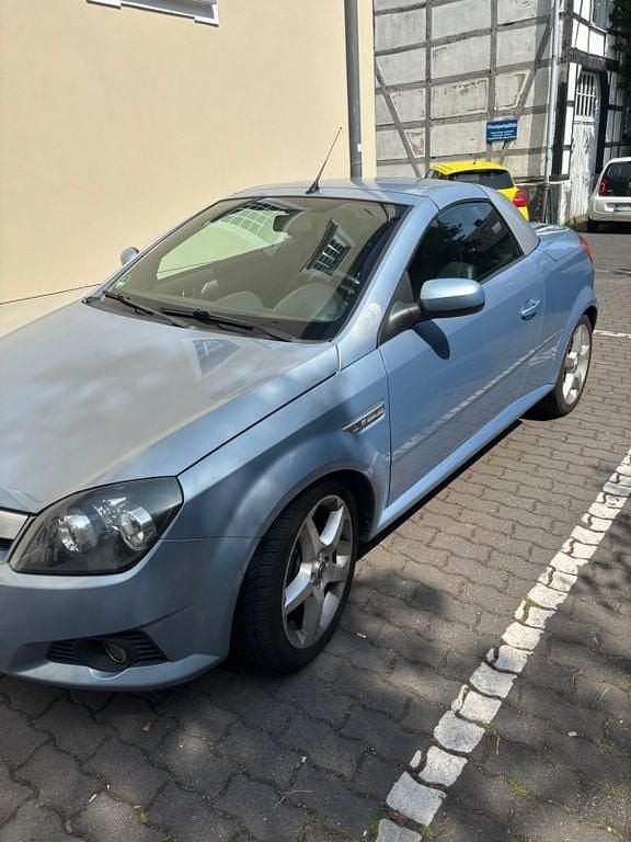 Blau Gebraucht 2005 Opel Tigra Enjoy Cabrio | 2.200 € (Guter Preis) - Bild 1/4