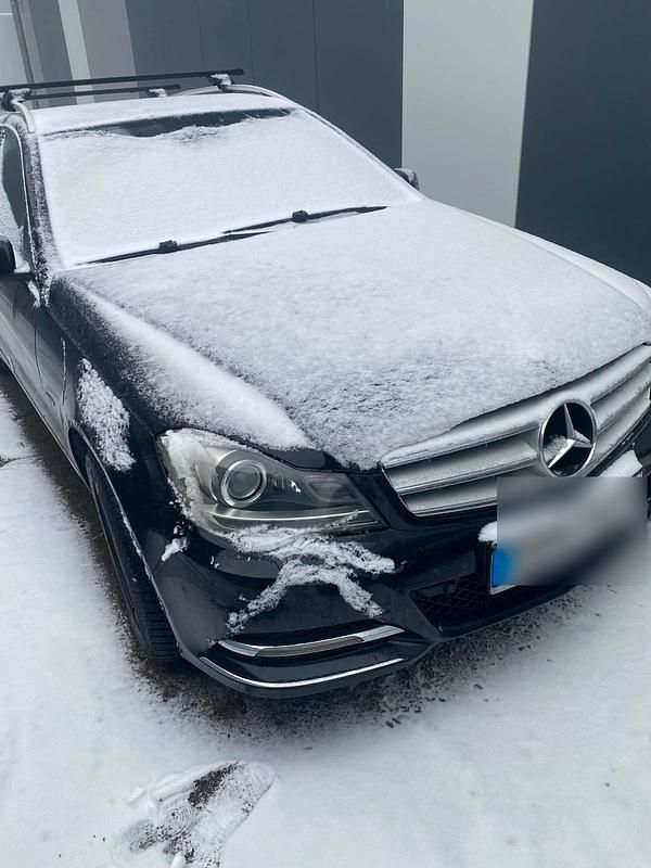 Schwarz Gebraucht 2011 Mercedes C220 Kombi | 8.300 € (Teuer) - Bild 1/4