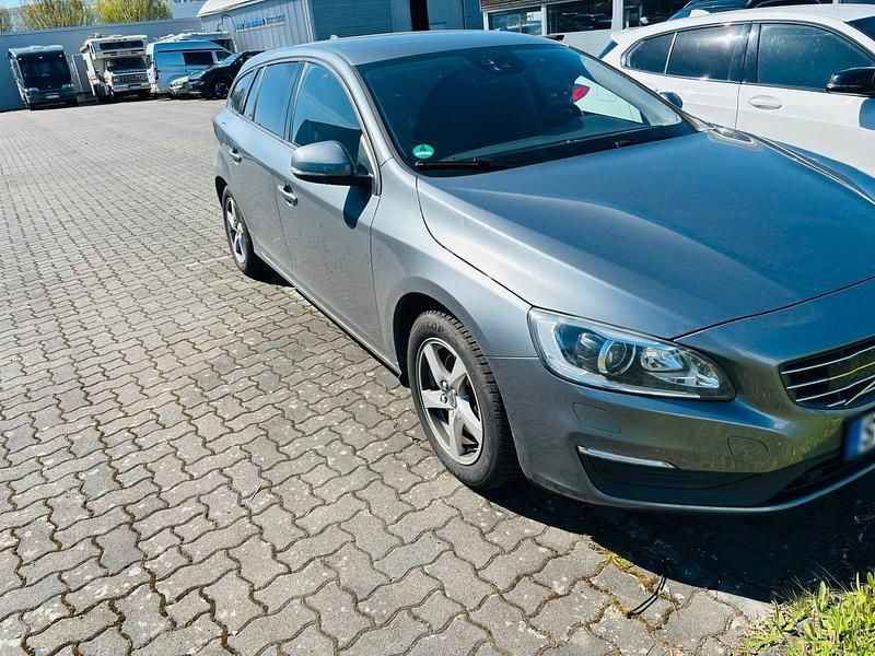 Gebraucht Volvo V60 150 PS (110 kW) 2015 Grau Kombi