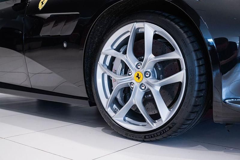 Gebraucht Ferrari GTC4Lusso 610 PS (448 kW) 2018 Schwarz Kombi