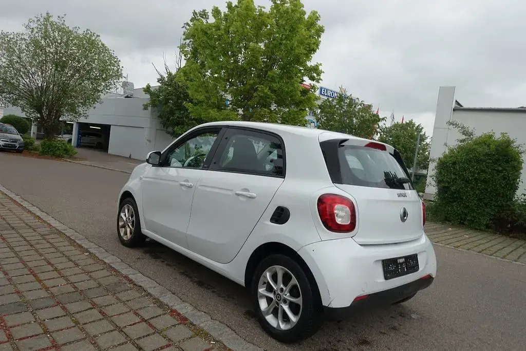 Używany Smart ForFour Basis 71 KM (52 kW) 2015 Biały Hatchback