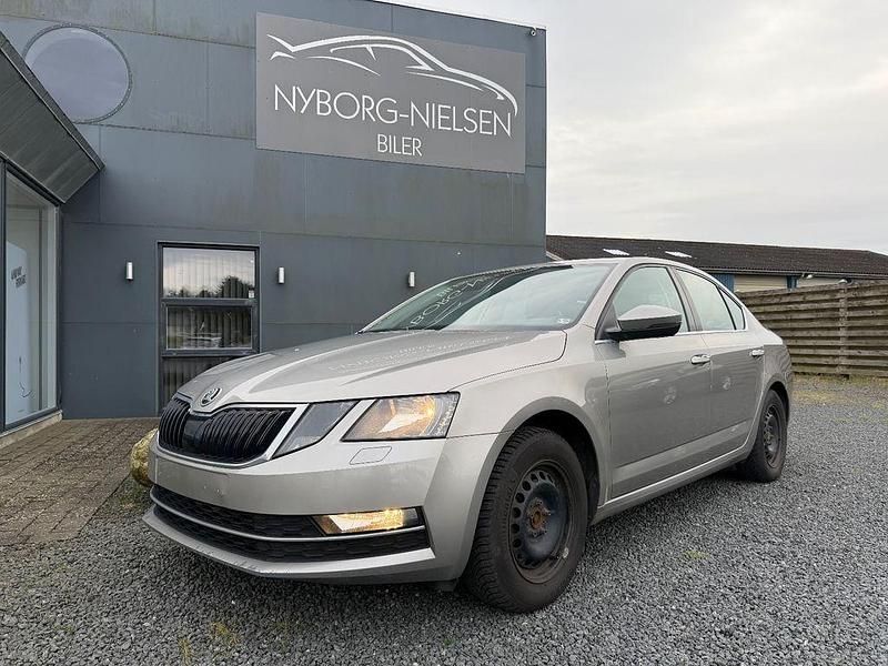Beige Gebraucht 2017 Skoda Octavia Style Limousine | 9.900 € (Superpreis) - Bild 1/4