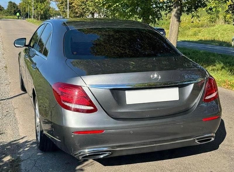 Gebraucht Mercedes E220 Exclusive 194 PS (142 kW) 2018 Grau Limousine